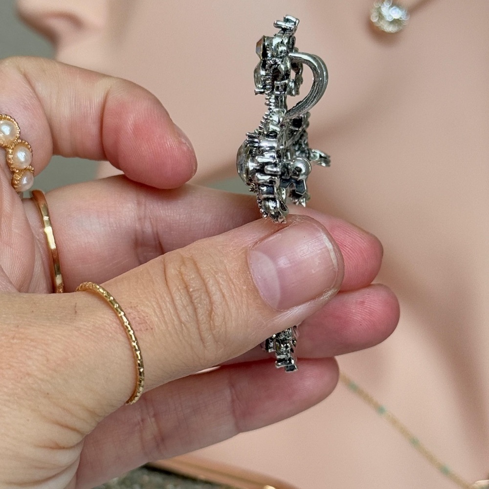 Vintage Style Jeweled Cross Brooch - Picture 6 of 7